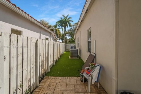 Villa ou maison à vendre à Hollywood, Floride: 3 chambres, 205.69 m2 № 2175112 - photo 26