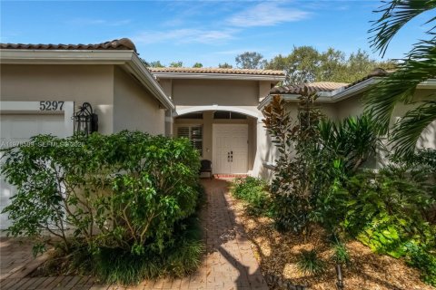 Villa ou maison à vendre à Hollywood, Floride: 3 chambres, 205.69 m2 № 2175112 - photo 2