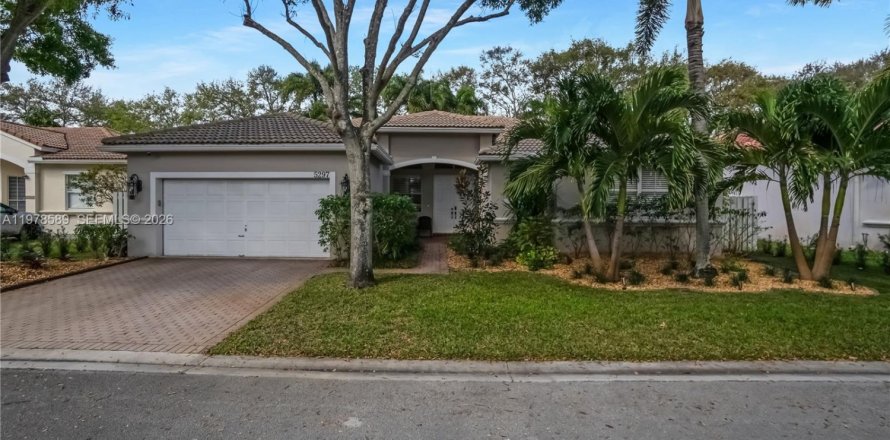 Villa ou maison à Hollywood, Floride 3 chambres, 205.69 m2 № 2175112