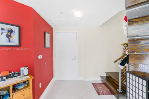 Condo in Miami, Florida, 3 bedrooms  № 2001019 - photo 17