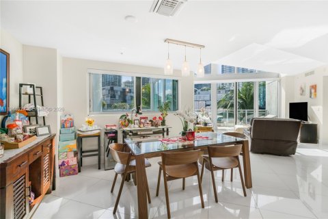 Condo in Miami, Florida, 3 bedrooms  № 2001019 - photo 13