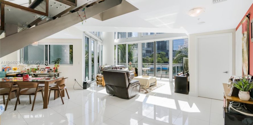 Condo in Miami, Florida, 3 bedrooms  № 2001019