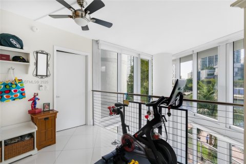Condo in Miami, Florida, 3 bedrooms  № 2001019 - photo 27