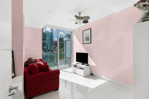 Condo in Miami, Florida, 3 bedrooms  № 2001019 - photo 28
