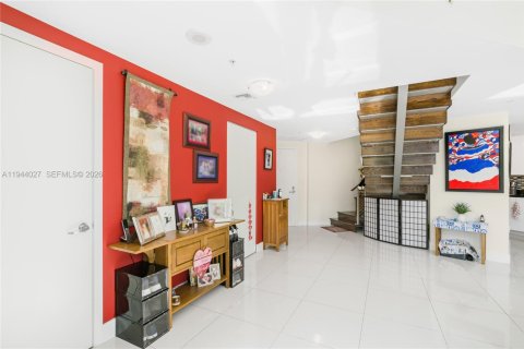 Condo in Miami, Florida, 3 bedrooms  № 2001019 - photo 10