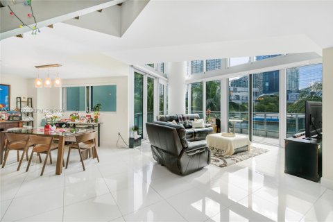 Condo in Miami, Florida, 3 bedrooms  № 2001019 - photo 2