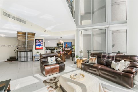 Condo in Miami, Florida, 3 bedrooms  № 2001019 - photo 8