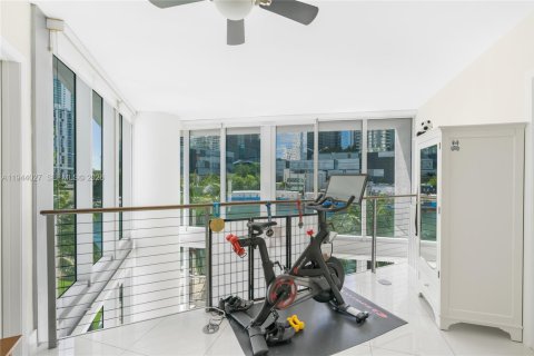 Condo in Miami, Florida, 3 bedrooms  № 2001019 - photo 26
