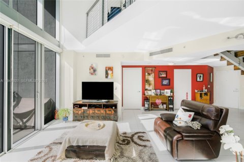 Condo in Miami, Florida, 3 bedrooms  № 2001019 - photo 7