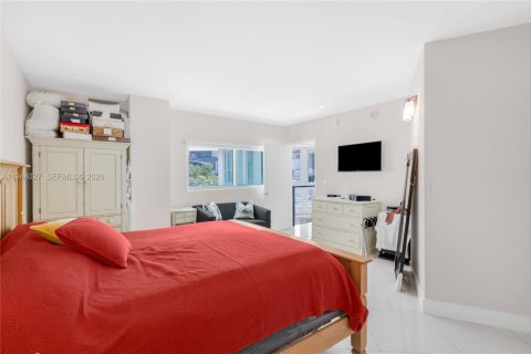 Condo in Miami, Florida, 3 bedrooms  № 2001019 - photo 20