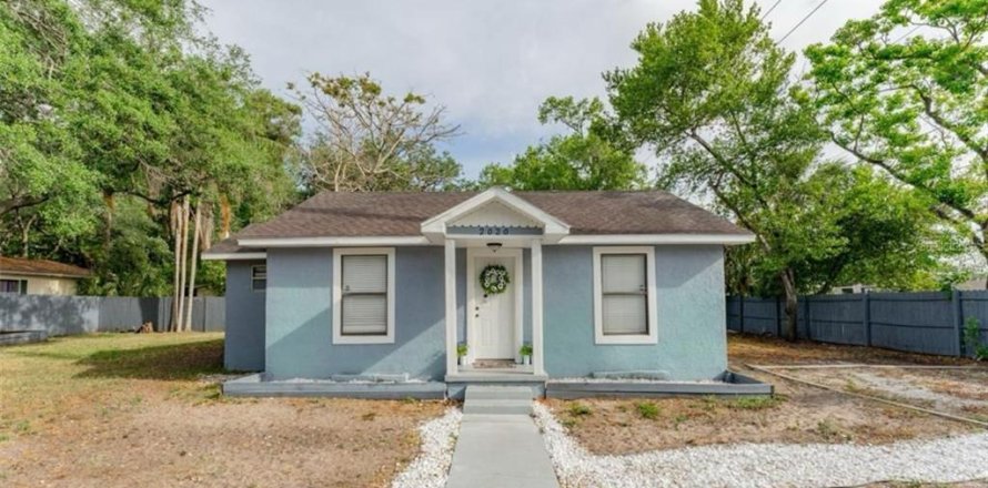 House in Tampa, Florida 2 bedrooms, 68.1 sq.m. № 1835140