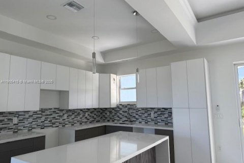 Купить виллу или дом в Лихай-Эйкерс, Флорида 3 спальни, № 1956170 - фото 11