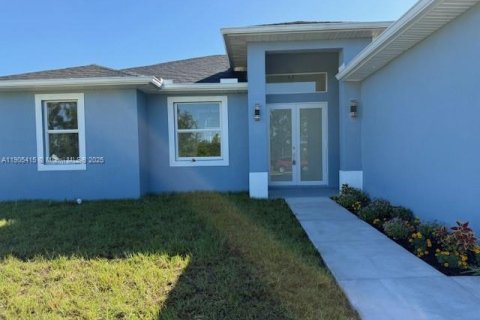 Купить виллу или дом в Лихай-Эйкерс, Флорида 3 спальни, № 1956170 - фото 2