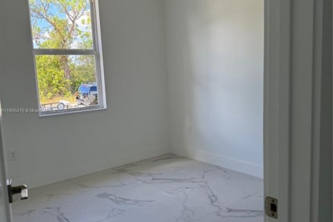 Купить виллу или дом в Лихай-Эйкерс, Флорида 3 спальни, № 1956170 - фото 29