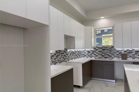 Купить виллу или дом в Лихай-Эйкерс, Флорида 3 спальни, № 1956170 - фото 16