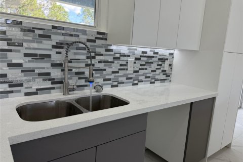 Купить виллу или дом в Лихай-Эйкерс, Флорида 3 спальни, № 1956170 - фото 8