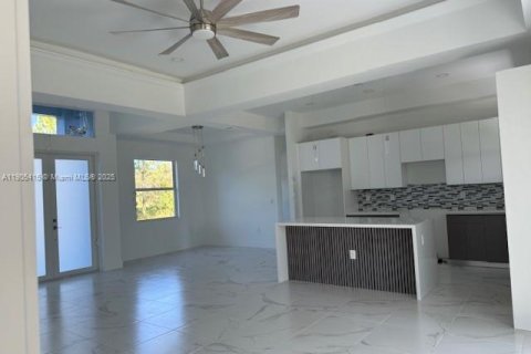 Купить виллу или дом в Лихай-Эйкерс, Флорида 3 спальни, № 1956170 - фото 7