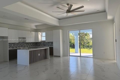 Купить виллу или дом в Лихай-Эйкерс, Флорида 3 спальни, № 1956170 - фото 5