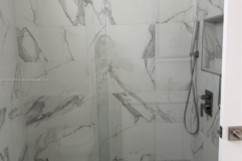 Купить виллу или дом в Лихай-Эйкерс, Флорида 3 спальни, № 1956170 - фото 28