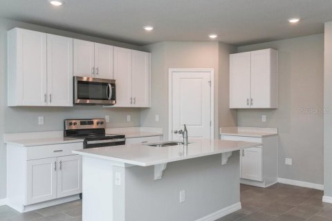 Villa ou maison à louer à Zephyrhills, Floride: 3 chambres, 139.91 m2 № 2116412 - photo 5