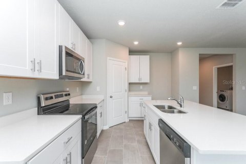 Villa ou maison à louer à Zephyrhills, Floride: 3 chambres, 139.91 m2 № 2116412 - photo 6