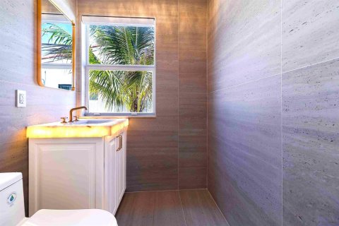 Villa ou maison à vendre à North Miami Beach, Floride: 4 chambres, 330.36 m2 № 2250284 - photo 15