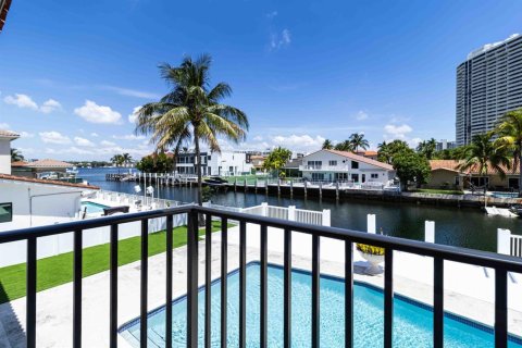Villa ou maison à vendre à North Miami Beach, Floride: 4 chambres, 330.36 m2 № 2250284 - photo 29