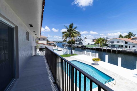 Villa ou maison à vendre à North Miami Beach, Floride: 4 chambres, 330.36 m2 № 2250284 - photo 30