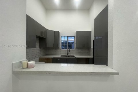 Apartment in Hialeah, Florida 3 bedrooms, 88.54 sq.m. № 2062150 - photo 2