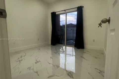 Apartment in Hialeah, Florida 3 bedrooms, 88.54 sq.m. № 2062150 - photo 3