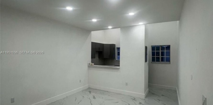 Apartment in Hialeah, Florida 3 bedrooms, 88.54 sq.m. № 2062150