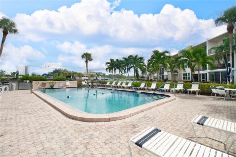 Condo in South Pasadena, Florida, 2 bedrooms  № 1827971 - photo 30