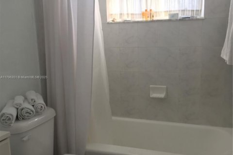 Купить кондоминиум в Майами-Бич, Флорида 1 спальня, 52.3м2, № 1943056 - фото 18