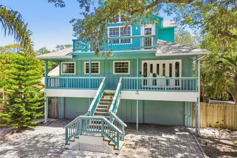 House in Palm Harbor, Florida 3 bedrooms, 196.21 sq.m. № 2117277 - photo 2