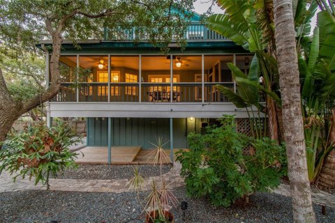 House in Palm Harbor, Florida 3 bedrooms, 196.21 sq.m. № 2117277 - photo 9