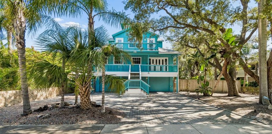 House in Palm Harbor, Florida 3 bedrooms, 196.21 sq.m. № 2117277