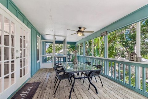 House in Palm Harbor, Florida 3 bedrooms, 196.21 sq.m. № 2117277 - photo 27
