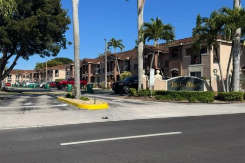 Adosado en venta en Miami, Florida, 3 dormitorios, 138.42 m2 № 1983547 - foto 16