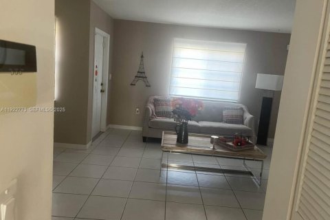 Купить таунхаус в Майами, Флорида 3 спальни, 138.42м2, № 1983547 - фото 5