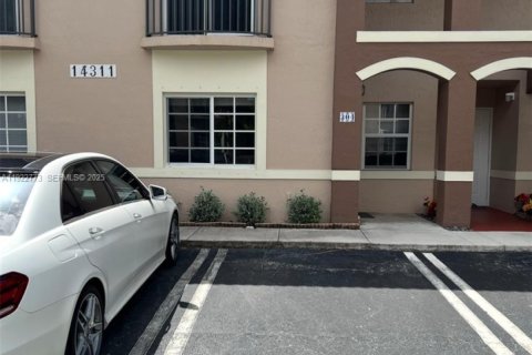 Купить таунхаус в Майами, Флорида 3 спальни, 138.42м2, № 1983547 - фото 4