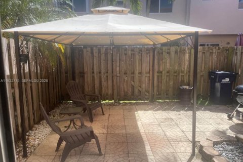 Adosado en venta en Miami, Florida, 3 dormitorios, 138.42 m2 № 1983547 - foto 18