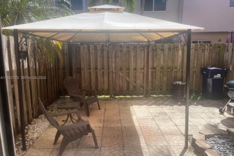 Купить таунхаус в Майами, Флорида 3 спальни, 138.42м2, № 1983547 - фото 7