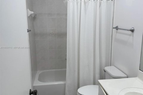 Adosado en venta en Miami, Florida, 3 dormitorios, 138.42 m2 № 1983547 - foto 13