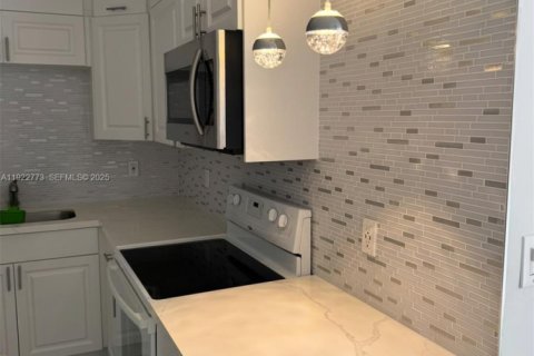 Adosado en venta en Miami, Florida, 3 dormitorios, 138.42 m2 № 1983547 - foto 10