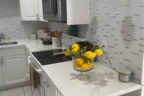 Купить таунхаус в Майами, Флорида 3 спальни, 138.42м2, № 1983547 - фото 1