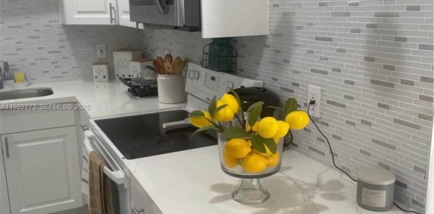 Таунхаус в Майами, Флорида 3 спальни, 138.42м2 № 1983547