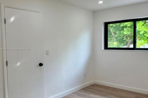 Appartement à louer à Miami, Floride: 1 chambre, 306.21 m2 № 2015886 - photo 17