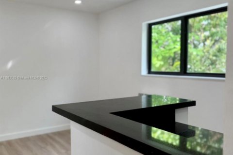 Appartement à louer à Miami, Floride: 1 chambre, 306.21 m2 № 2015886 - photo 22