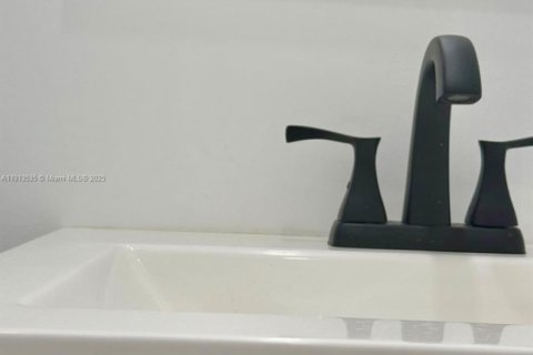 Appartement à louer à Miami, Floride: 1 chambre, 306.21 m2 № 2015886 - photo 12