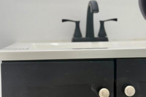 Appartement à louer à Miami, Floride: 1 chambre, 306.21 m2 № 2015886 - photo 8